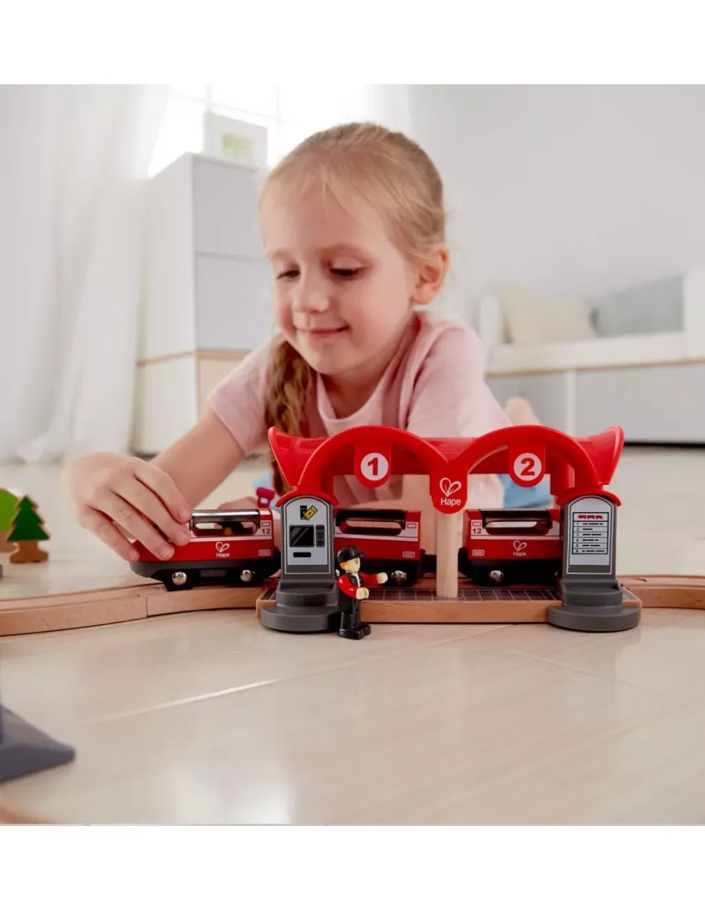 Hape Toys Circuit de train ville animée - Hape Sale