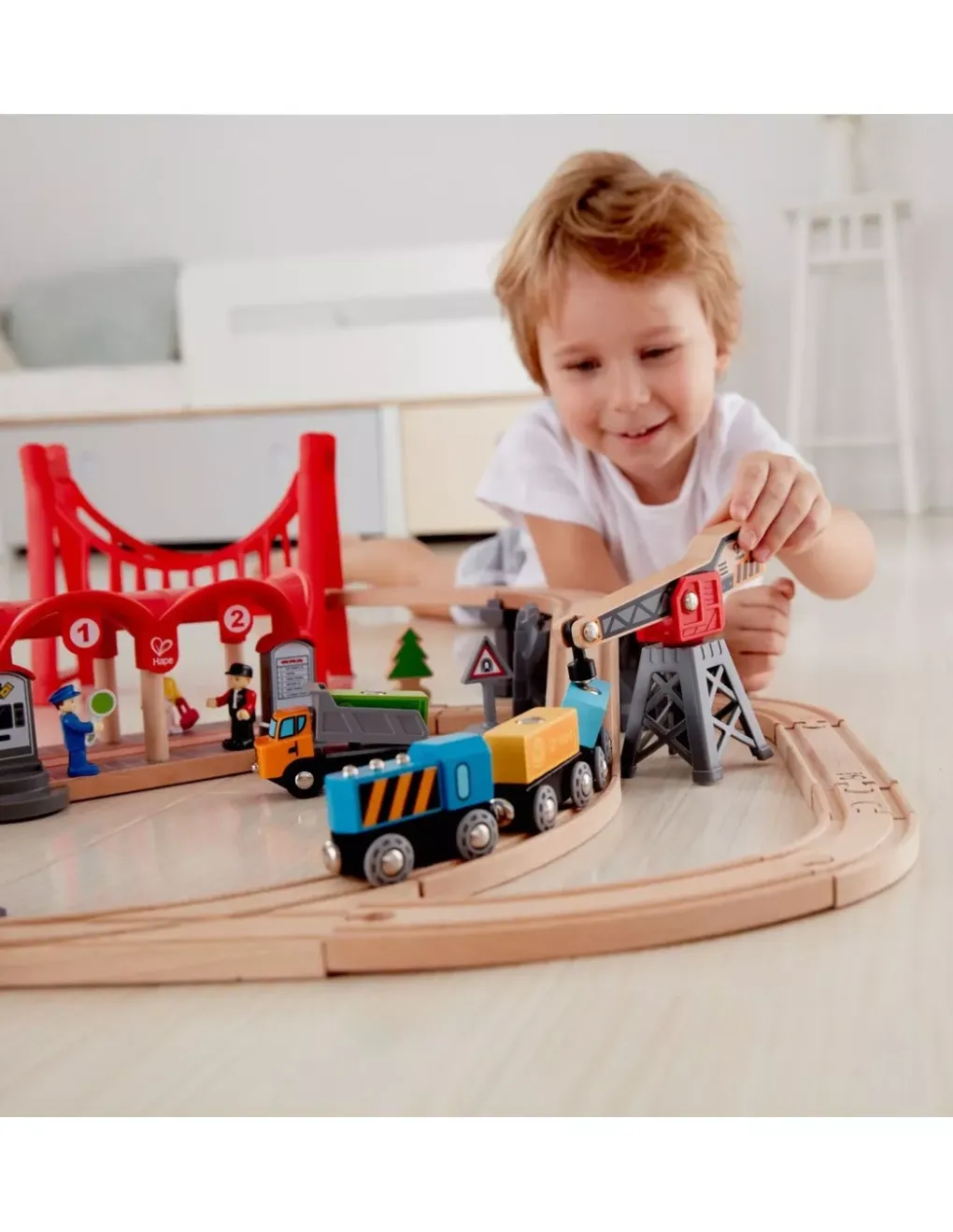Hape Toys Circuit de train ville animée - Hape Sale
