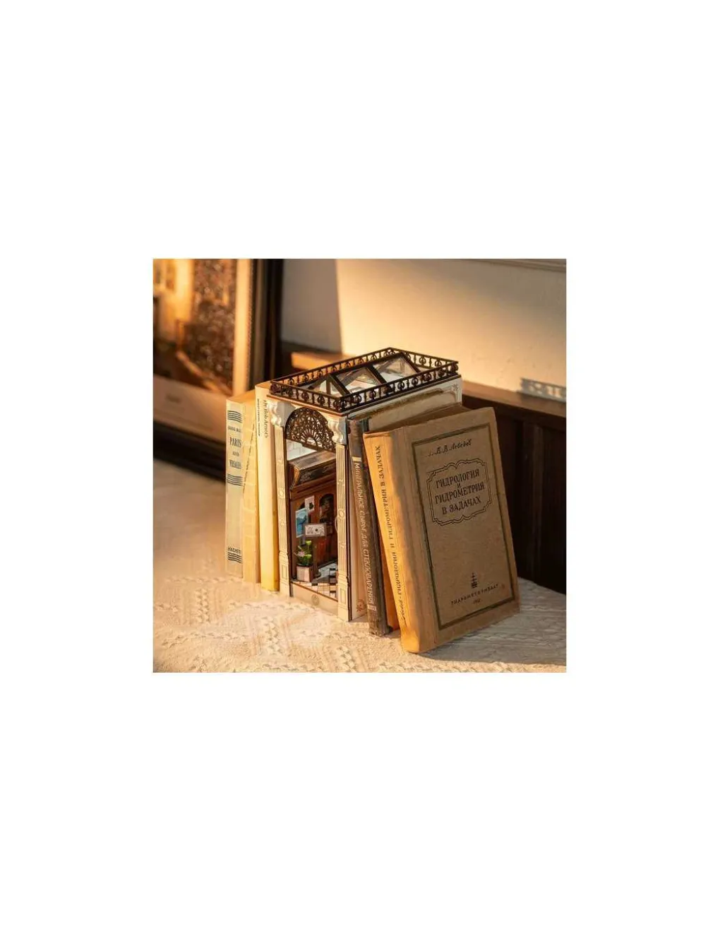 Rolife Maquette Arcade Dating Book Nook -